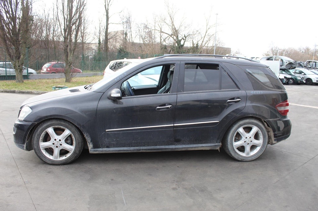 MERCEDES ML 3.0 D 4X4 165KW AUT 5P (2006) RICAMBI IN MAGAZZINO