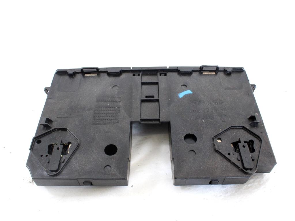 PREDAL ZA DOKUMENTE OEM N. 3C0858407 ORIGINAL REZERVNI DEL VOLKSWAGEN PASSAT B6 3C2 3C5 BER/SW (2005 - 09/2010)  DIESEL LETNIK 2009