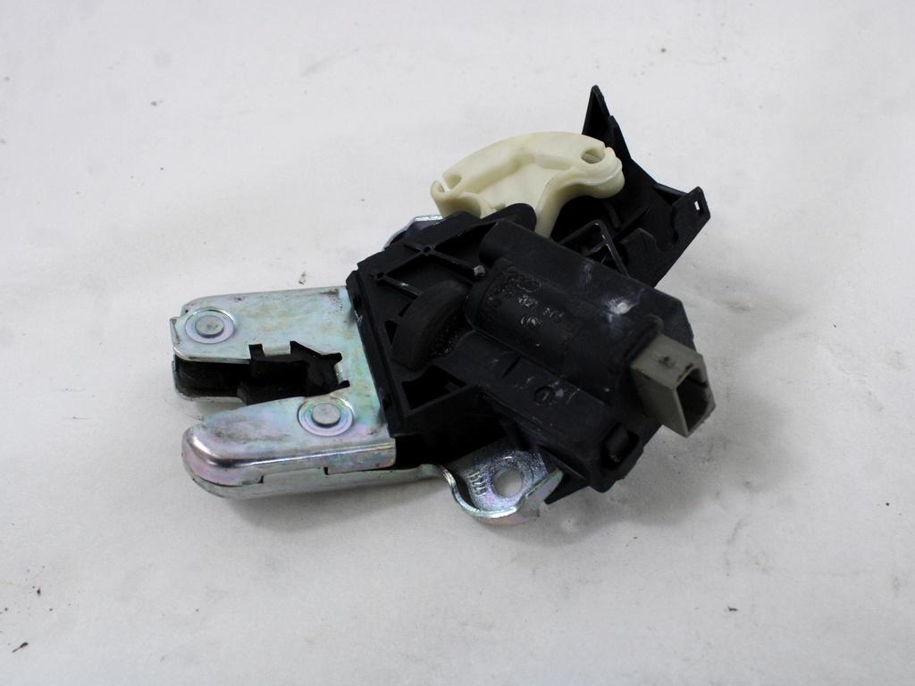 ZAKLEPANJE PRTLJA?NIH VRAT  OEM N. 4F5827505D ORIGINAL REZERVNI DEL VOLKSWAGEN PASSAT B6 3C2 3C5 BER/SW (2005 - 09/2010)  DIESEL LETNIK 2009