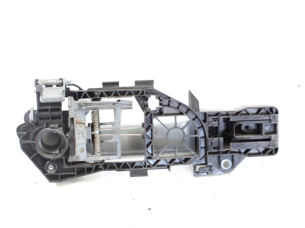 ZUNANJA KLJUKA ZADNJA LEVA VRATA OEM N. 3C0837205GRU ORIGINAL REZERVNI DEL VOLKSWAGEN PASSAT B6 3C2 3C5 BER/SW (2005 - 09/2010)  DIESEL LETNIK 2009