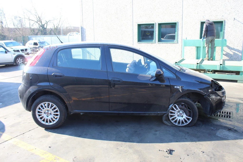 FIAT PUNTO 1.2 B 51KW 5M 5P (2016) RICAMBI IN MAGAZZINO