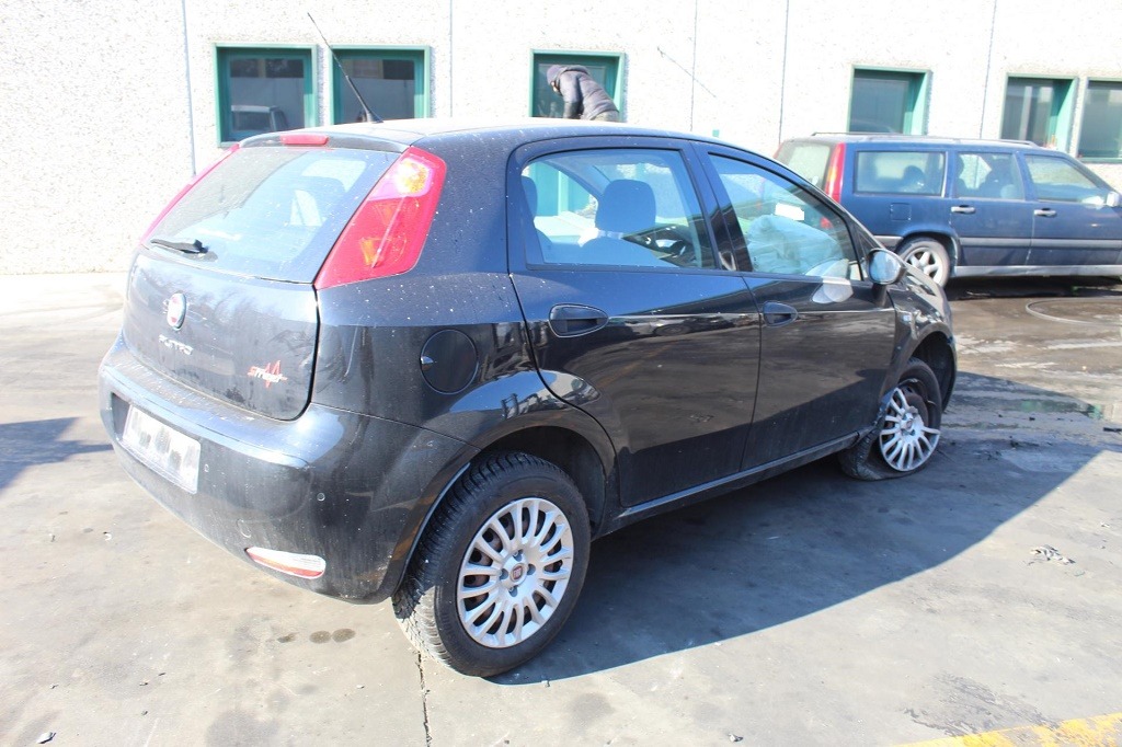 FIAT PUNTO 1.2 B 51KW 5M 5P (2016) RICAMBI IN MAGAZZINO