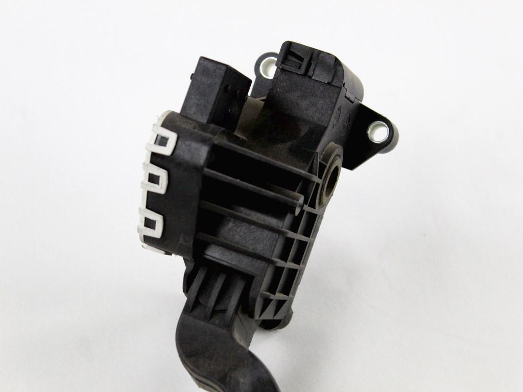 PEDALI OEM N. 55702020 ORIGINAL REZERVNI DEL FIAT PUNTO 199 MK3 (2011 - 2017)BENZINA LETNIK 2016