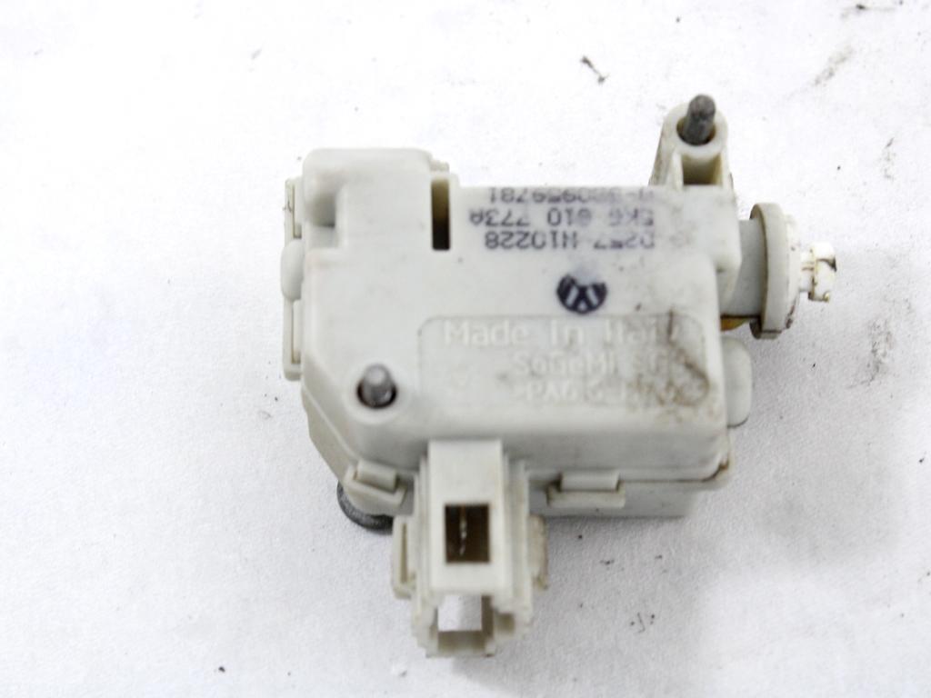 ZAKLEP LOPUTE GORIVA OEM N. 5K6810773A ORIGINAL REZERVNI DEL VOLKSWAGEN GOLF VI 5K1 517 AJ5 MK6 (2008-2012) BENZINA LETNIK 2009