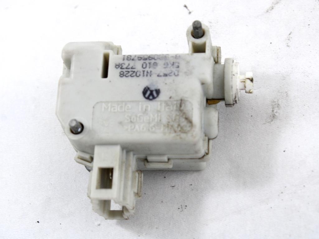 ZAKLEP LOPUTE GORIVA OEM N. 5K6810773A ORIGINAL REZERVNI DEL VOLKSWAGEN GOLF VI 5K1 517 AJ5 MK6 (2008-2012) BENZINA LETNIK 2009