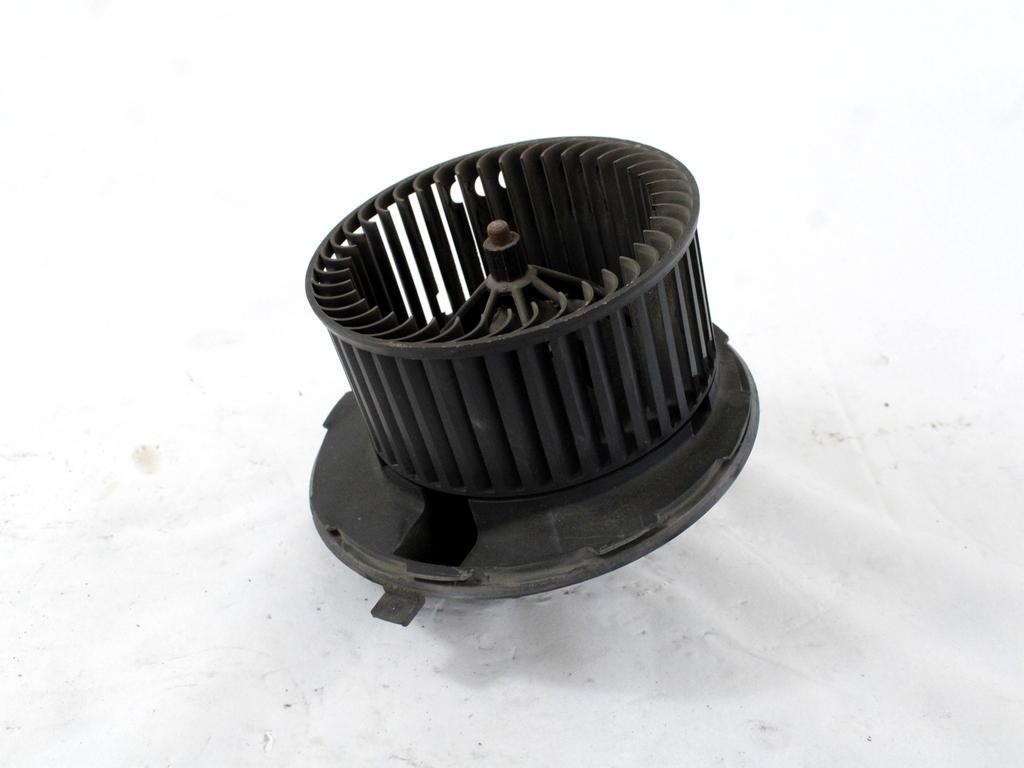 VENTILATOR  KABINE  OEM N. 1K1819015A ORIGINAL REZERVNI DEL VOLKSWAGEN GOLF VI 5K1 517 AJ5 MK6 (2008-2012) BENZINA LETNIK 2009