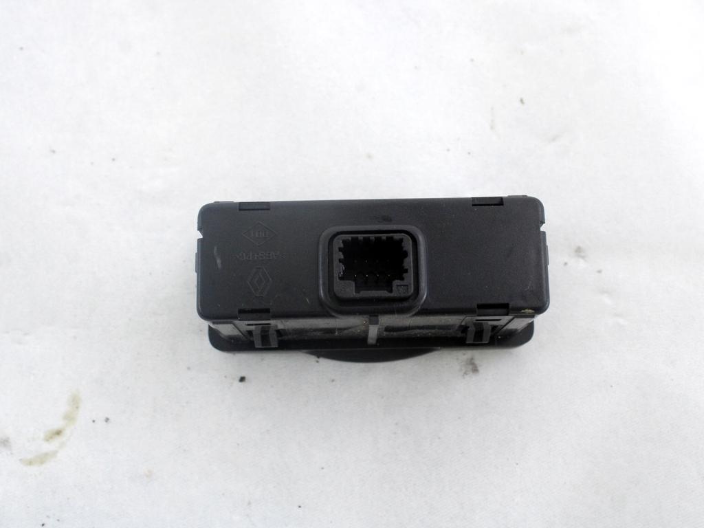 USB / AUX OEM N. 280230001R ORIGINAL REZERVNI DEL RENAULT CLIO BR0//1 CR0/1 KR0/1 MK3 R (05/2009 - 2013) BENZINA LETNIK 2010