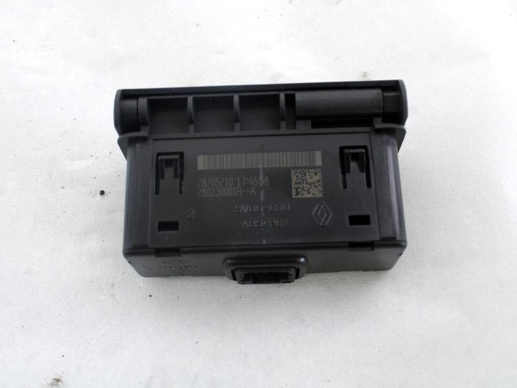 USB / AUX OEM N. 280230001R ORIGINAL REZERVNI DEL RENAULT CLIO BR0//1 CR0/1 KR0/1 MK3 R (05/2009 - 2013) BENZINA LETNIK 2010