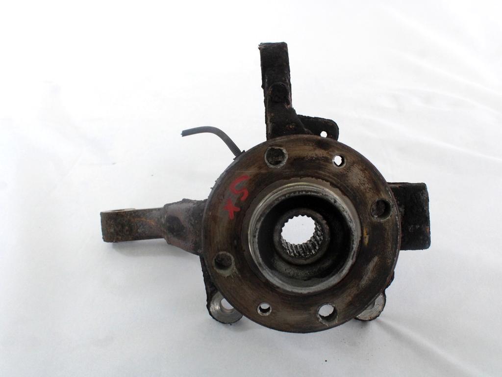 LEVI VRTLJIVI LEZAJ / PESTO KOLESA Z LEZAJEM SPREDAJ OEM N. 8200345944 ORIGINAL REZERVNI DEL RENAULT CLIO BR0//1 CR0/1 KR0/1 MK3 R (05/2009 - 2013) BENZINA LETNIK 2010