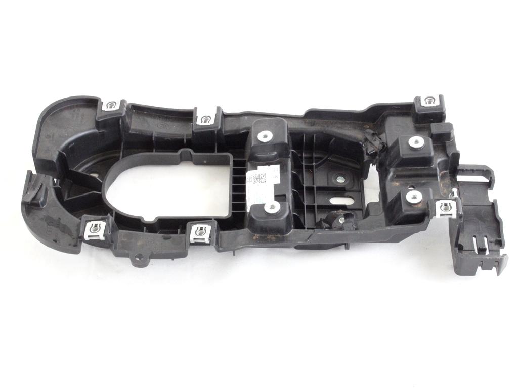 NOSILEC ARMATURNE PLO?CE  OEM N. 80B863531A ORIGINAL REZERVNI DEL AUDI Q5 80A R (DAL 2021)DIESEL LETNIK 2021