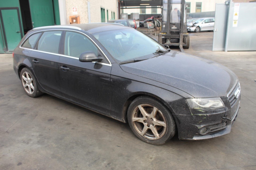 AUDI A4 B8 SW 2.0 D 105KW 6M 5P (2009) RICAMBI IN MAGAZZINO