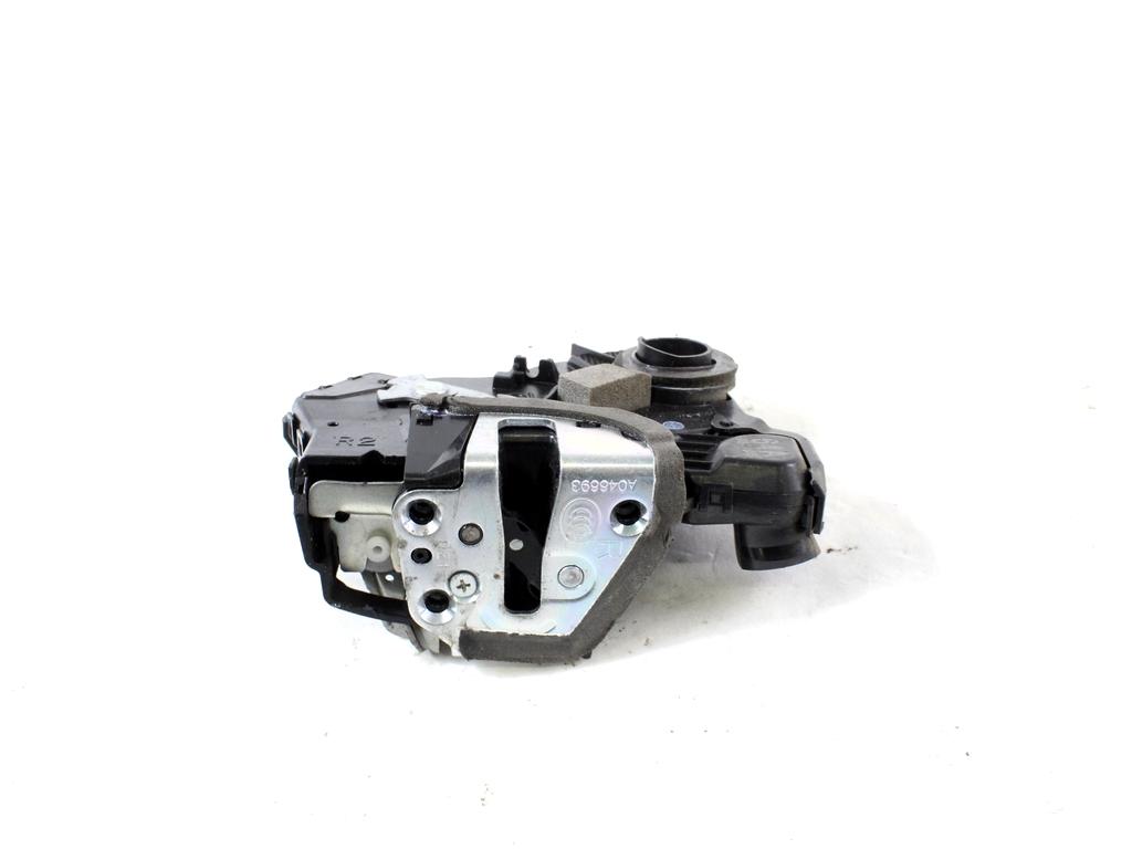 CENTRALNI ZAKLEP SPREDNJIH VRAT  OEM N. 8221065J51000 ORIGINAL REZERVNI DEL SUZUKI GRAND VITARA JT TE TD MK2 (2006 - 2015)DIESEL LETNIK 2013