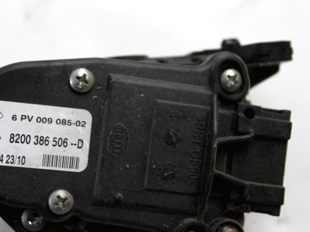 PEDALI OEM N. 8200386506 ORIGINAL REZERVNI DEL DACIA DUSTER HS (2010 - 2017) DIESEL LETNIK 2010