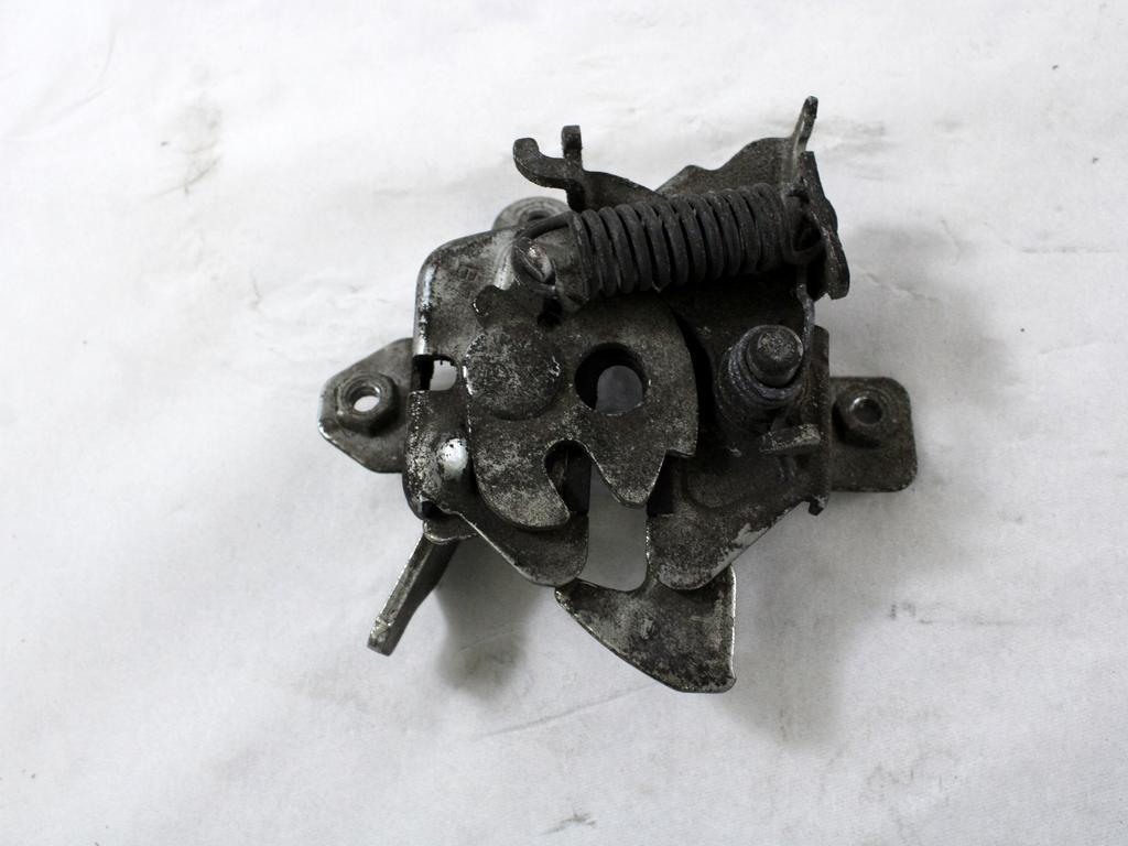 ZAKLEP POKROVA MOTORJA  OEM N. 51785174 ORIGINAL REZERVNI DEL FIAT 500 CINQUECENTO 312 MK3 (2007 - 2015) BENZINA LETNIK 2010