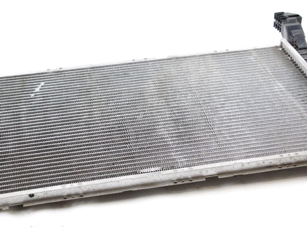 RADIATOR VODE OEM N. 13181074 ORIGINAL REZERVNI DEL OPEL MERIVA A X03 R (2006 - 2010) BENZINA LETNIK 2007