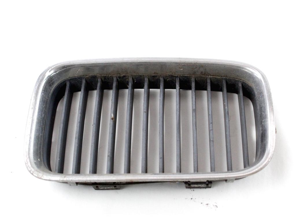 SPREDNJE OKRASNE MASKE OEM N. 51138122237 ORIGINAL REZERVNI DEL BMW SERIE 3 E36 BER/SW/COUPE/CABRIO (1990 - 2000) BENZINA LETNIK 1996