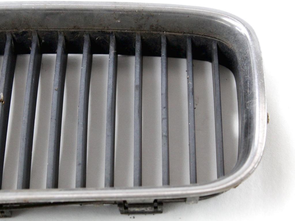 SPREDNJE OKRASNE MASKE OEM N. 51138122237 ORIGINAL REZERVNI DEL BMW SERIE 3 E36 BER/SW/COUPE/CABRIO (1990 - 2000) BENZINA LETNIK 1996