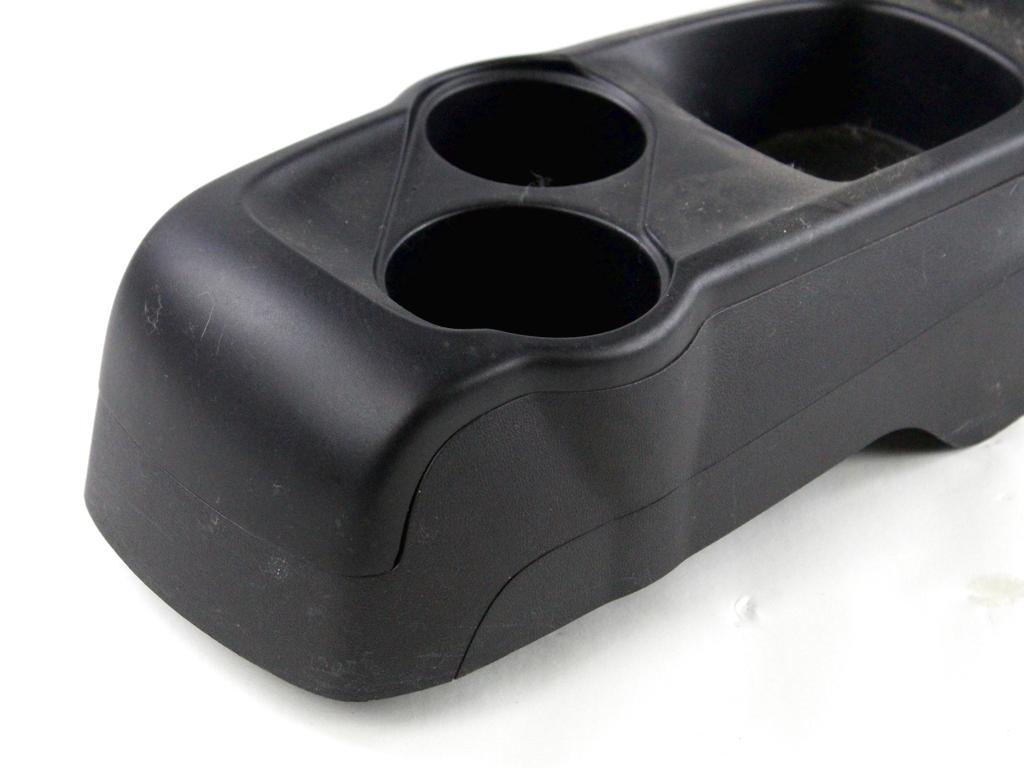 PLASTIKA MED SEDEZI BREZ NASLONJALA ROK OEM N. 846220X100 ORIGINAL REZERVNI DEL HYUNDAI I10 PA MK1 R (2010- 2013) BENZINA LETNIK 2011