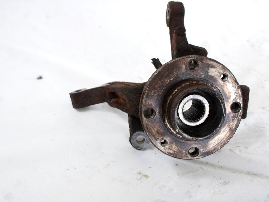 LEVI VRTLJIVI LEZAJ / PESTO KOLESA Z LEZAJEM SPREDAJ OEM N. 8200345944 ORIGINAL REZERVNI DEL RENAULT CLIO BR0//1 CR0/1 KR0/1 MK3 R (05/2009 - 2013) BENZINA LETNIK 2012