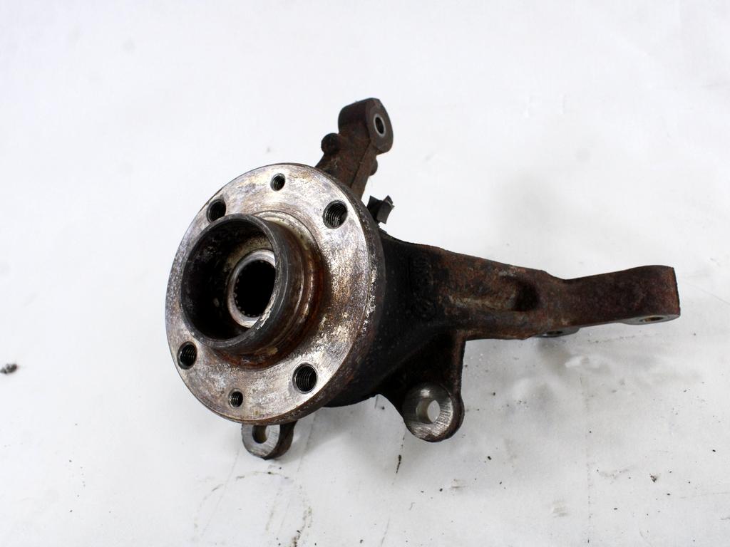 VRTLJIVI LEZAJ DESNO / PESTO KOLESA Z LEZAJEM SPREDAJ OEM N. 8200345945 ORIGINAL REZERVNI DEL RENAULT CLIO BR0//1 CR0/1 KR0/1 MK3 R (05/2009 - 2013) BENZINA LETNIK 2012