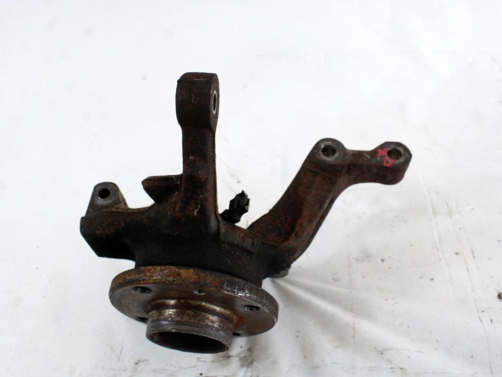 VRTLJIVI LEZAJ DESNO / PESTO KOLESA Z LEZAJEM SPREDAJ OEM N. 8200345945 ORIGINAL REZERVNI DEL RENAULT CLIO BR0//1 CR0/1 KR0/1 MK3 R (05/2009 - 2013) BENZINA LETNIK 2012