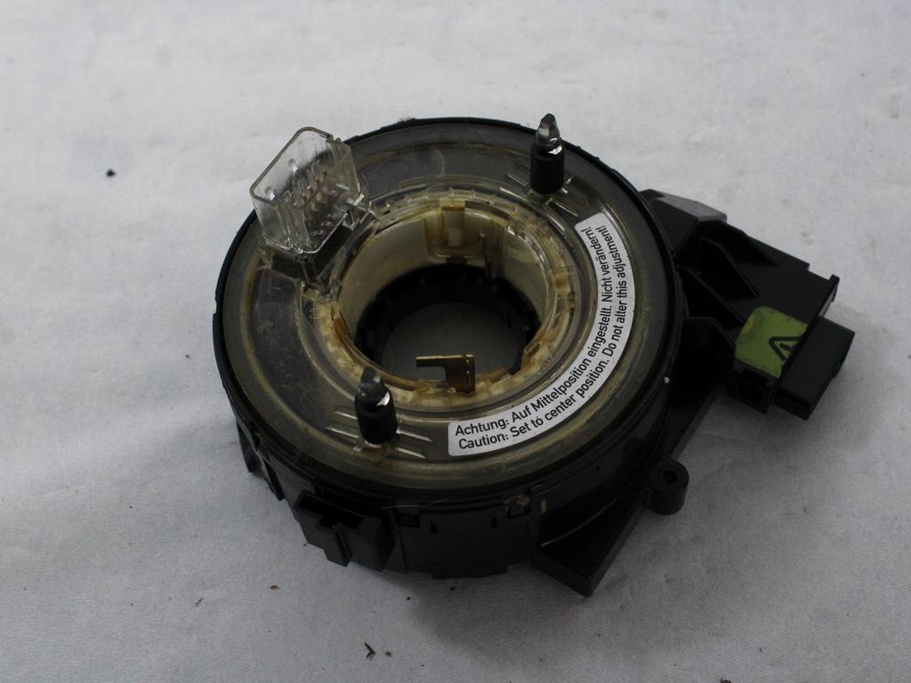 KONTAKT SPIRALA OEM N. 1K0959653C ORIGINAL REZERVNI DEL VOLKSWAGEN GOLF V 1K1 1K5 MK5 BER/SW (02/2004-11/2008) DIESEL LETNIK 2005