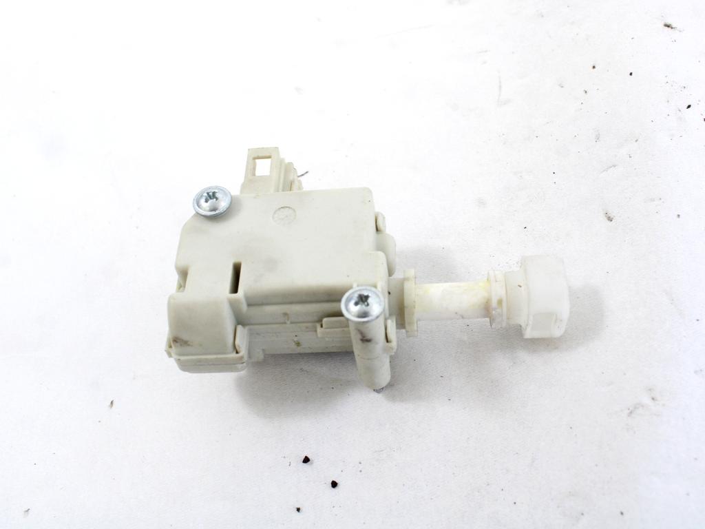 ZAKLEP LOPUTE GORIVA OEM N. 1K6810773 ORIGINAL REZERVNI DEL VOLKSWAGEN GOLF V 1K1 1K5 MK5 BER/SW (02/2004-11/2008) DIESEL LETNIK 2005