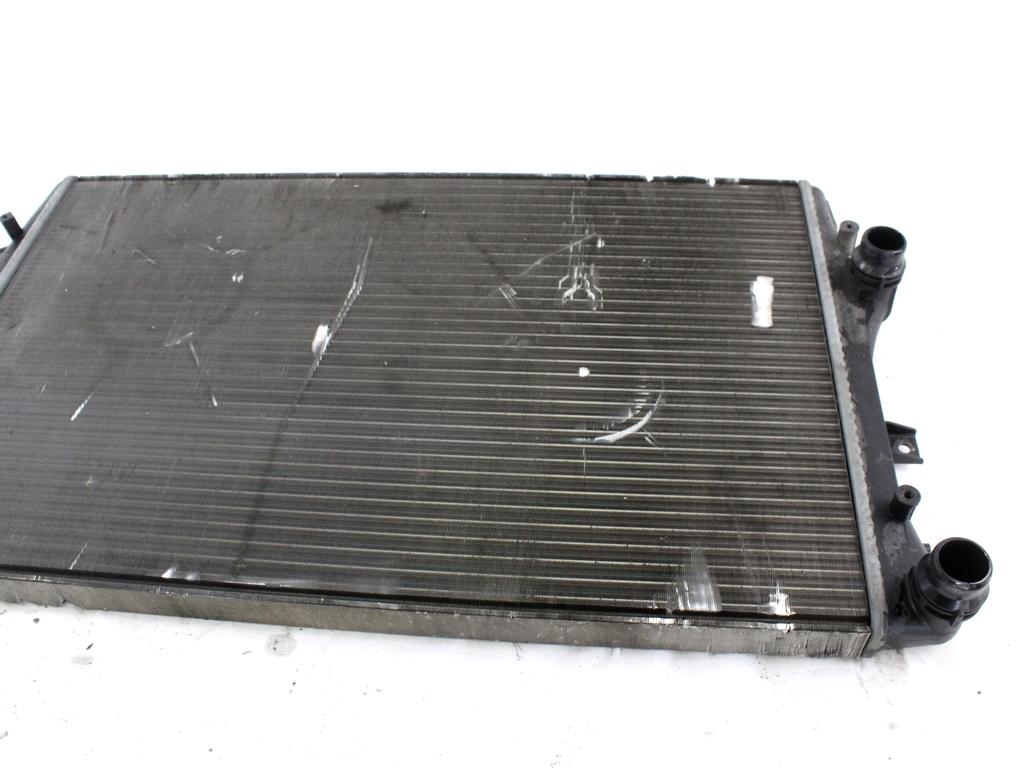 RADIATOR VODE OEM N. 1K0121253AA ORIGINAL REZERVNI DEL VOLKSWAGEN GOLF V 1K1 1K5 MK5 BER/SW (02/2004-11/2008) DIESEL LETNIK 2005