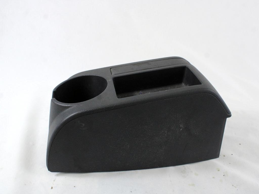 PLASTIKA MED SEDEZI BREZ NASLONJALA ROK OEM N. 1K0863323C ORIGINAL REZERVNI DEL VOLKSWAGEN GOLF V 1K1 1K5 MK5 BER/SW (02/2004-11/2008) DIESEL LETNIK 2005