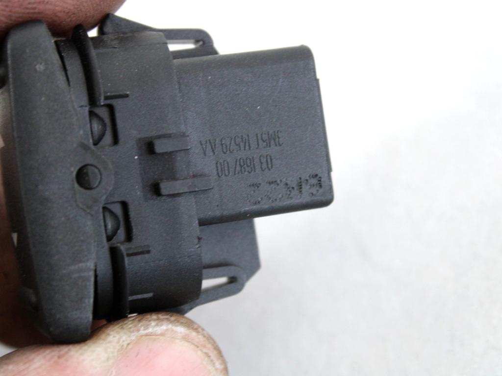 ZADNJE STIKALO OEM N. 3M5T-14529-AA ORIGINAL REZERVNI DEL FORD FOCUS DA HCP DP MK2 BER/SW (2005 - 2008) DIESEL LETNIK 2006