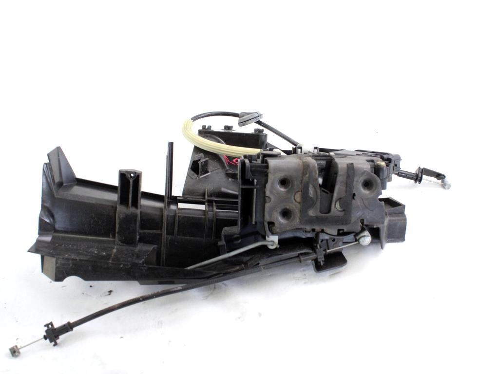 CENTRALNO ZAKLEPANJE PREDNIH LEVIH VRAT OEM N. 3M5A-R21813-ER ORIGINAL REZERVNI DEL FORD FOCUS DA HCP DP MK2 BER/SW (2005 - 2008) DIESEL LETNIK 2006