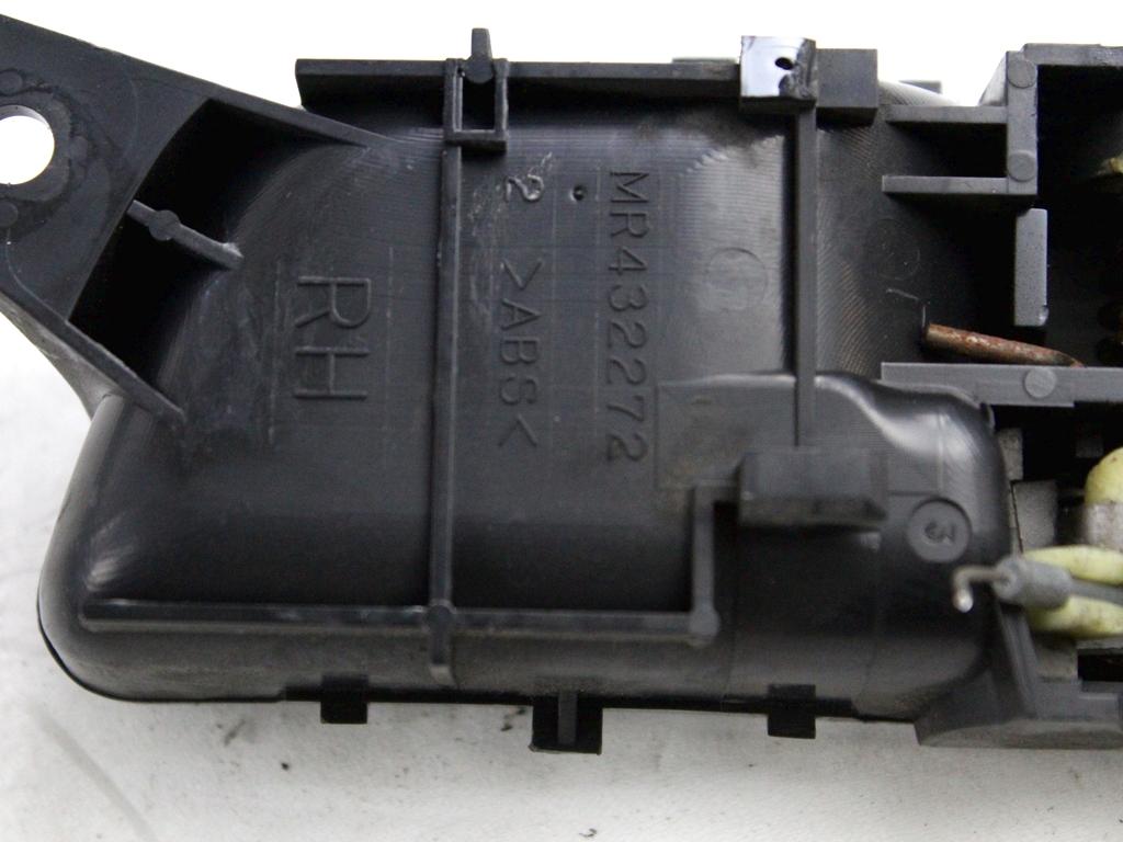 NOTRANJA KLJUKA  OEM N. MR432272 ORIGINAL REZERVNI DEL MITSUBISHI PAJERO V60 (2000 - 2007) DIESEL LETNIK 2003