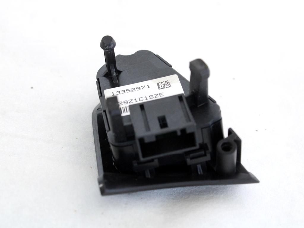 MULTIFUNKCIJSKI VOLAN OEM N. 13352971 ORIGINAL REZERVNI DEL OPEL MERIVA B S10 (2010 -2017)BENZINA/GPL LETNIK 2012