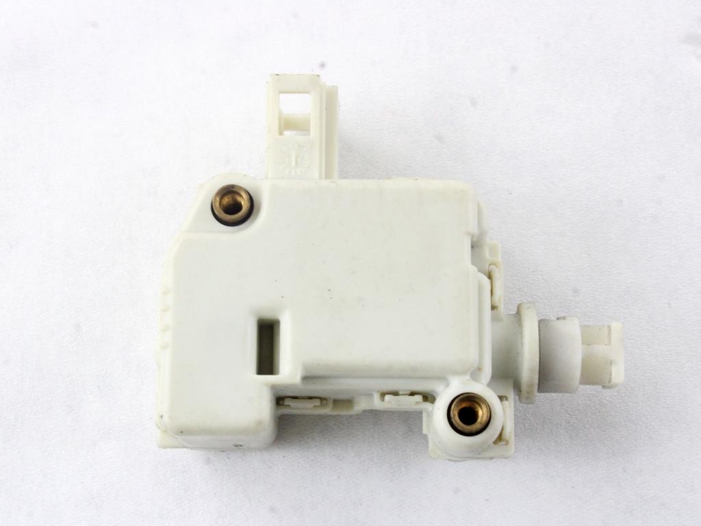 ZAKLEPANJE PRTLJA?NIH VRAT  OEM N. 3B0959781C ORIGINAL REZERVNI DEL VOLKSWAGEN POLO 9N (10/2001 - 2005) BENZINA LETNIK 2002