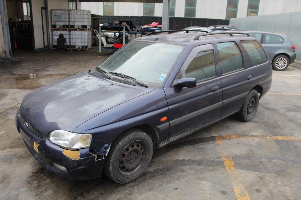 FORD ESCORT SW 1.6 B 65KW 5M 5P (1997) RICAMBI USATI AUTO IN PIAZZALE 