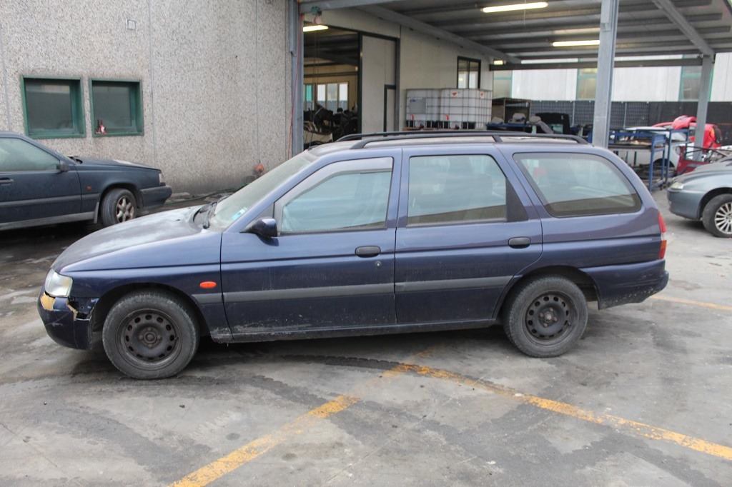 FORD ESCORT SW 1.6 B 65KW 5M 5P (1997) RICAMBI USATI AUTO IN PIAZZALE 