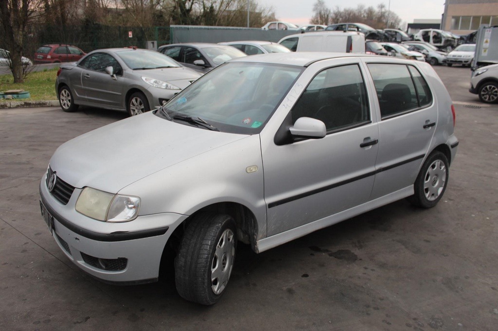 VOLKSWAGEN POLO 1.4 B 55KW 5M 5P (1999) RICAMBI USATI AUTO IN PIAZZALE 