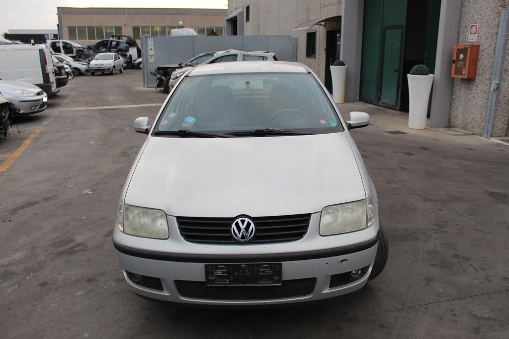 VOLKSWAGEN POLO 1.4 B 55KW 5M 5P (1999) RICAMBI USATI AUTO IN PIAZZALE 