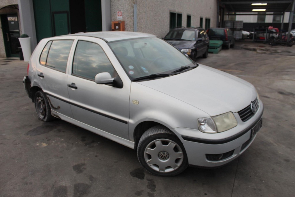 VOLKSWAGEN POLO 1.4 B 55KW 5M 5P (1999) RICAMBI USATI AUTO IN PIAZZALE 