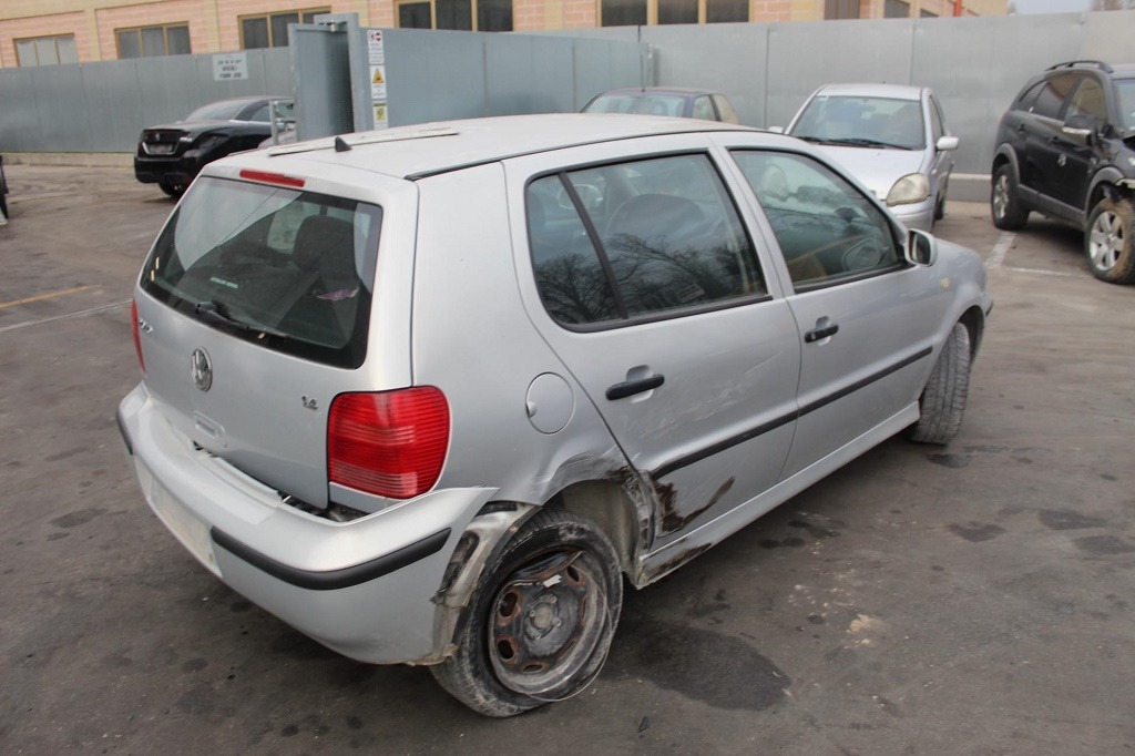 VOLKSWAGEN POLO 1.4 B 55KW 5M 5P (1999) RICAMBI USATI AUTO IN PIAZZALE 