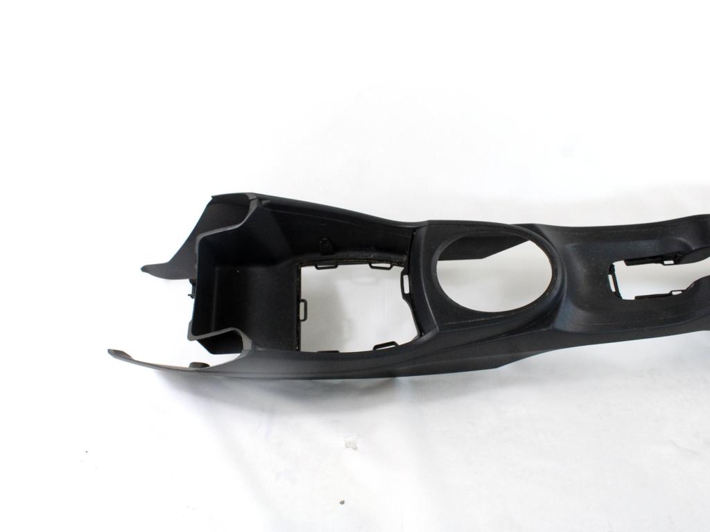 PLASTIKA MED SEDEZI BREZ NASLONJALA ROK OEM N. 83400-TF0 ORIGINAL REZERVNI DEL HONDA JAZZ GE GG GP ZA MK3 (2008 - 2013)BENZINA LETNIK 2010