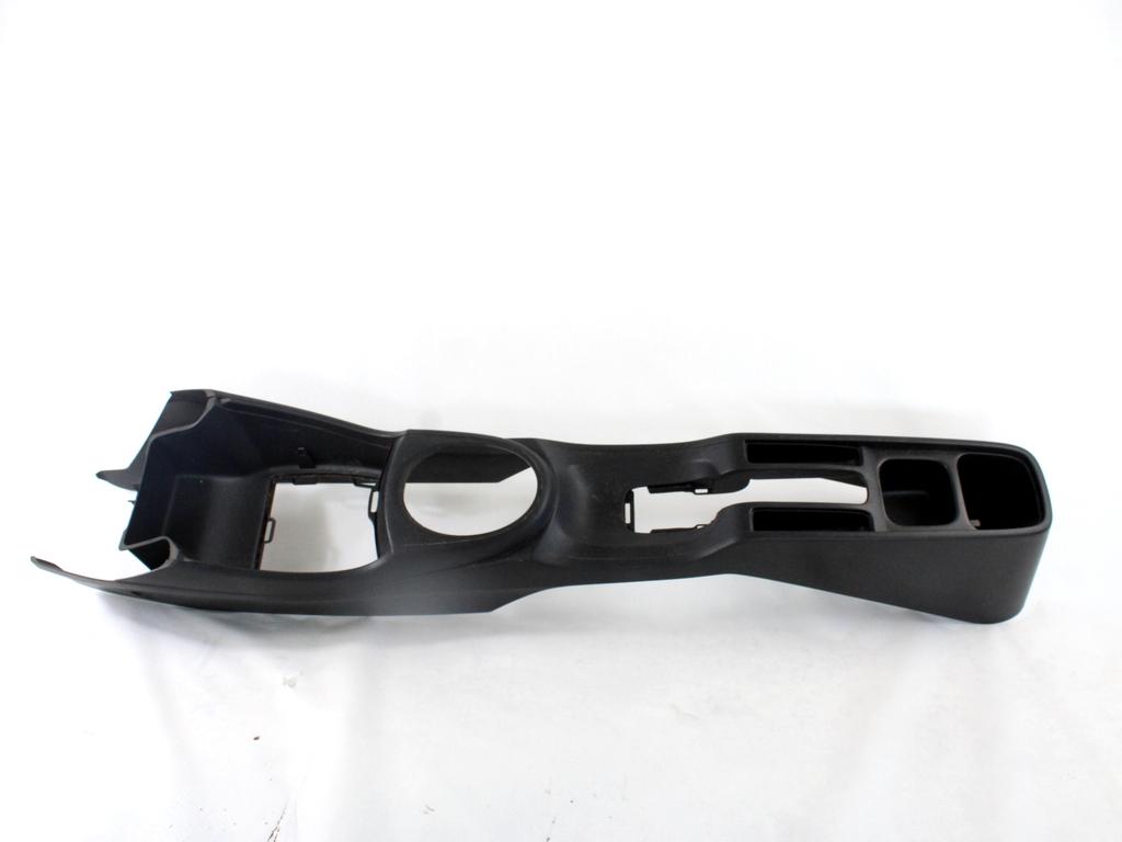 PLASTIKA MED SEDEZI BREZ NASLONJALA ROK OEM N. 83400-TF0 ORIGINAL REZERVNI DEL HONDA JAZZ GE GG GP ZA MK3 (2008 - 2013)BENZINA LETNIK 2010