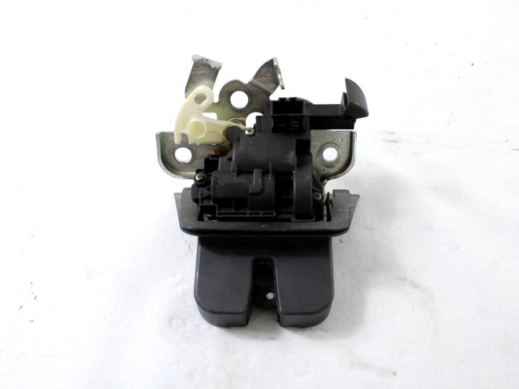 ZAKLEPANJE PRTLJA?NIH VRAT  OEM N. 8K9827505 ORIGINAL REZERVNI DEL AUDI A4 B8 8K2 BER/SW/CABRIO (2007 - 11/2015) DIESEL LETNIK 2009