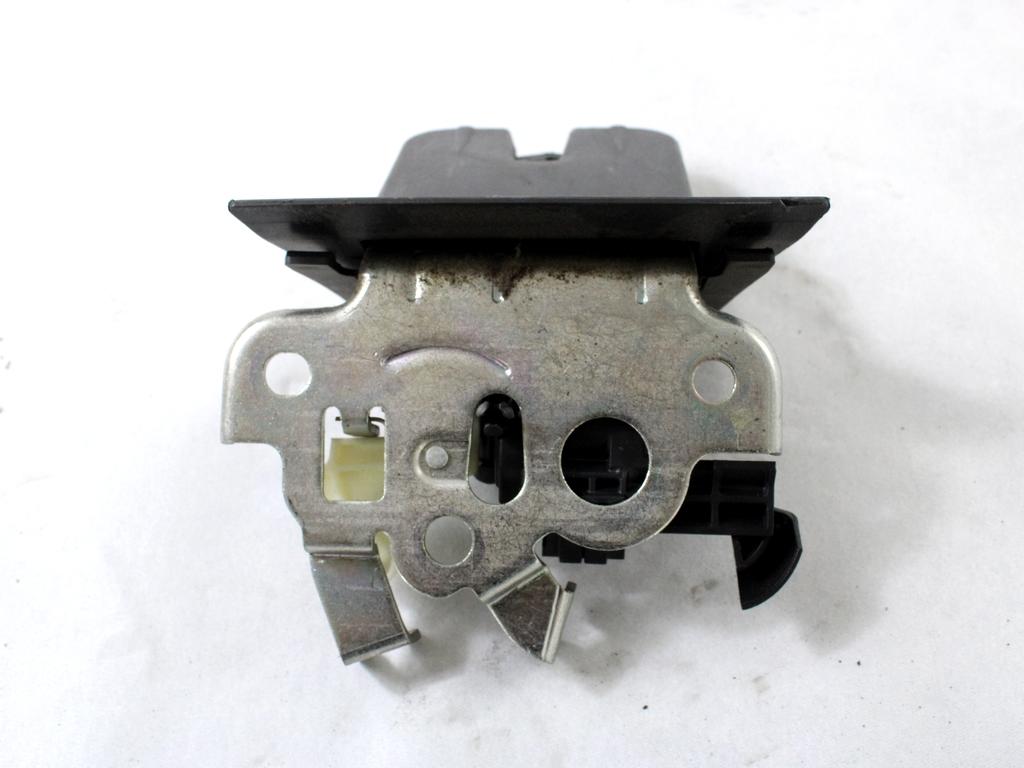 ZAKLEPANJE PRTLJA?NIH VRAT  OEM N. 8K9827505 ORIGINAL REZERVNI DEL AUDI A4 B8 8K2 BER/SW/CABRIO (2007 - 11/2015) DIESEL LETNIK 2009