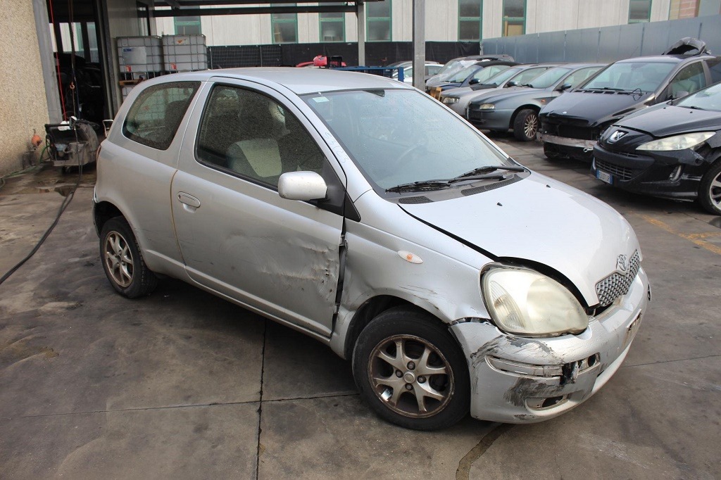 TOYOTA YARIS 1.4 D 55KW 5M 3P (2005) RICAMBI IN MAGAZZINO