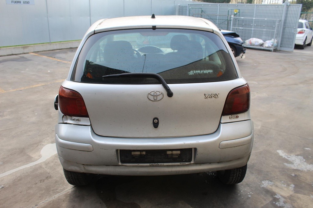 TOYOTA YARIS 1.4 D 55KW 5M 3P (2005) RICAMBI IN MAGAZZINO