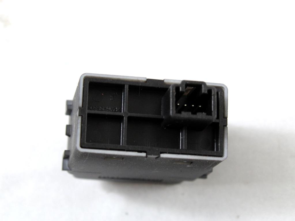 GLAVNO STIKALO LUCI OEM N. 25190JD00B ORIGINAL REZERVNI DEL NISSAN QASHQAI J10E (03/2010 - 2013) DIESEL LETNIK 2010