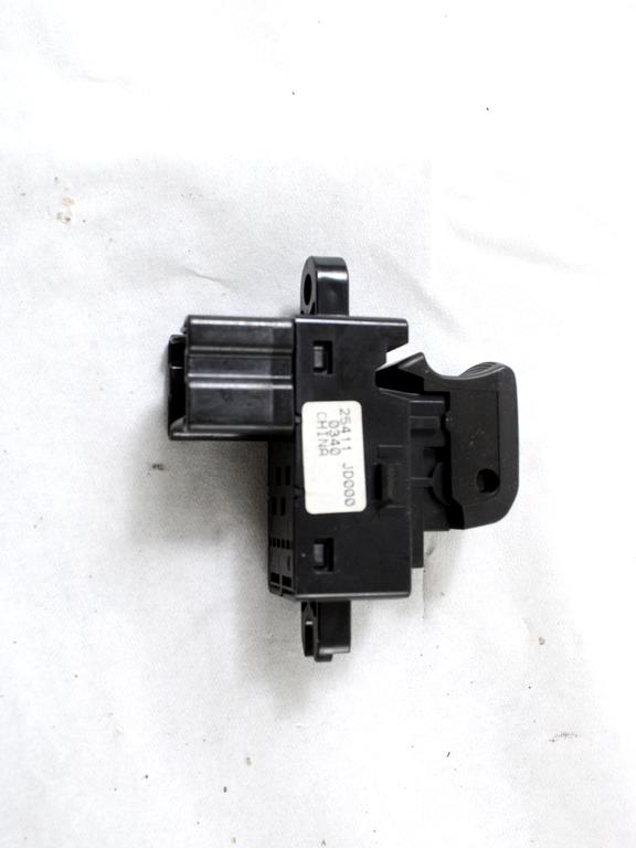 ZADNJE STIKALO OEM N. 25411JD000 ORIGINAL REZERVNI DEL NISSAN QASHQAI J10E (03/2010 - 2013) DIESEL LETNIK 2010