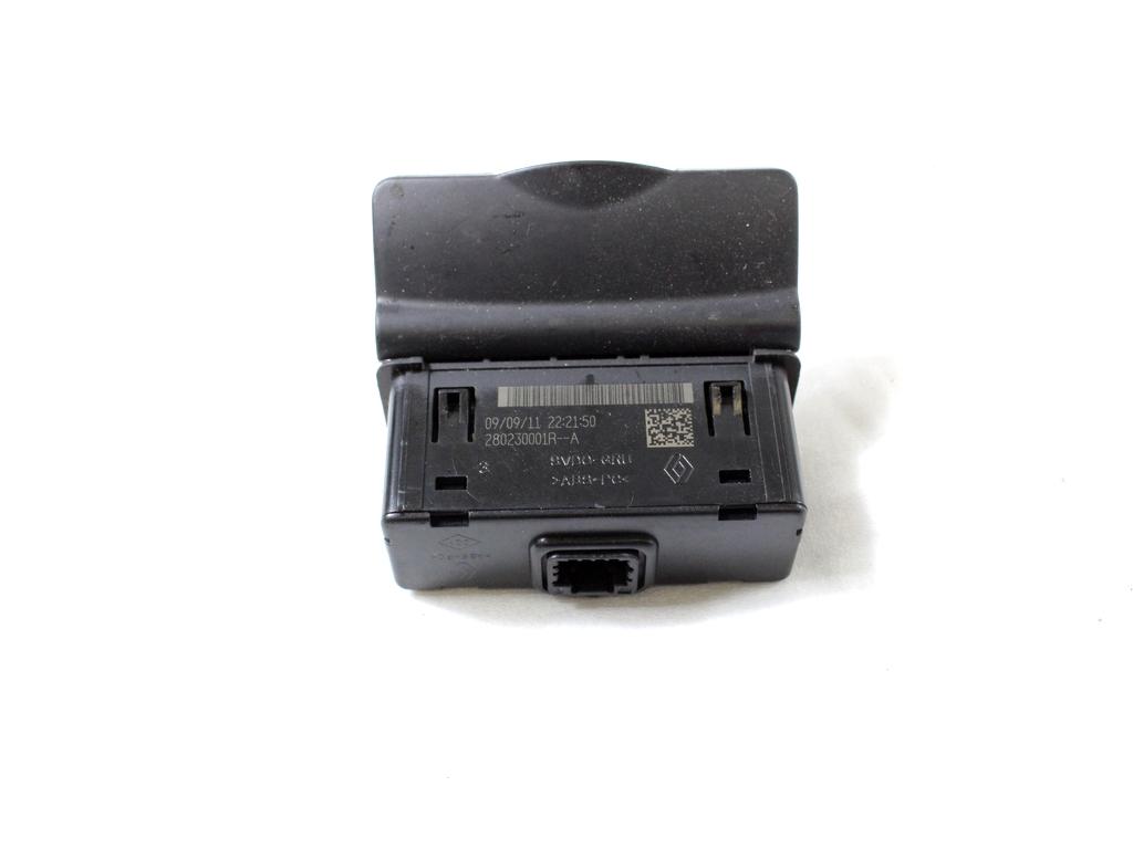 USB / AUX OEM N. 280230001R ORIGINAL REZERVNI DEL RENAULT MEGANE MK3 BZ0/1 B3 DZ0/1 KZ0/1 BER/SPORTOUR/ESTATE (2009 - 2015) DIESEL LETNIK 2011