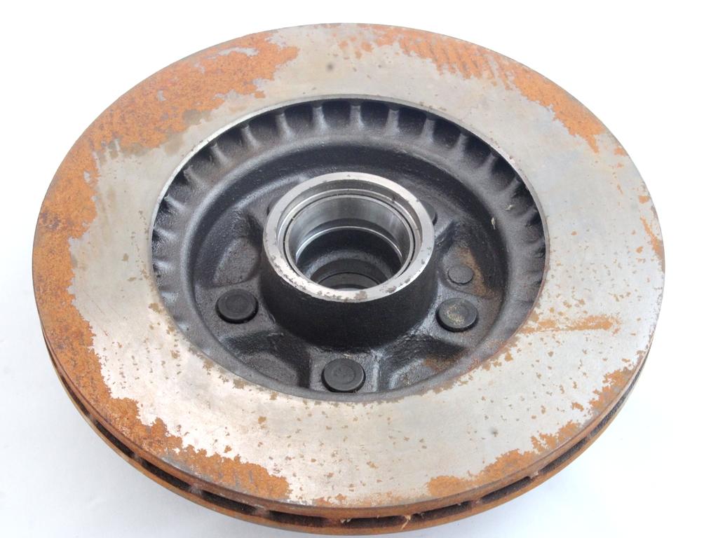 SPREDNJI ZAVORNI DISKI OEM N. 1330835 ORIGINAL REZERVNI DEL VOLVO 760 704 764 765 (1982 - 1993)DIESEL LETNIK 1988